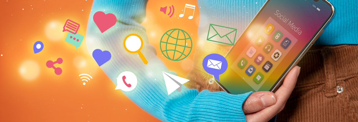 Uma representação vibrante da dinâmica do marketing digital, onde o smartphone e os ícones flutuantes simbolizam a constante conexão, interação e movimento do mundo online